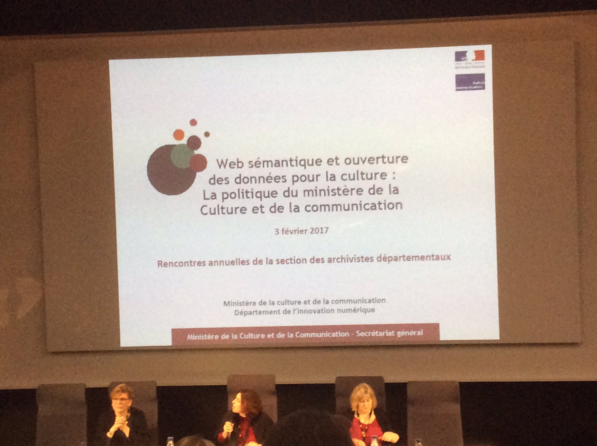 Aux #AAFrasad17 on parle #OpenData et #webSem pour les #données culturelles ce matin @Archivistes_AAF @MinistereCC https://t.co/1aw2zcgrsI