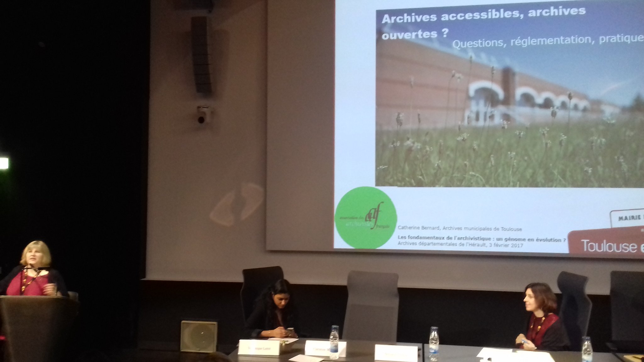 Au tour de @catherine31200 de nous parler de l'#OpenData dans les #archives #AAFrasad17 https://t.co/t5VBrNIN8t