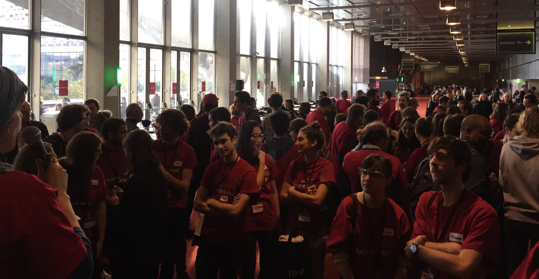 #hackathonBnf quelques minutes pour finaliser les équipes et que chacun trouve projet à son pied. Go, go, go ! https://t.co/pbLa9DaSi4