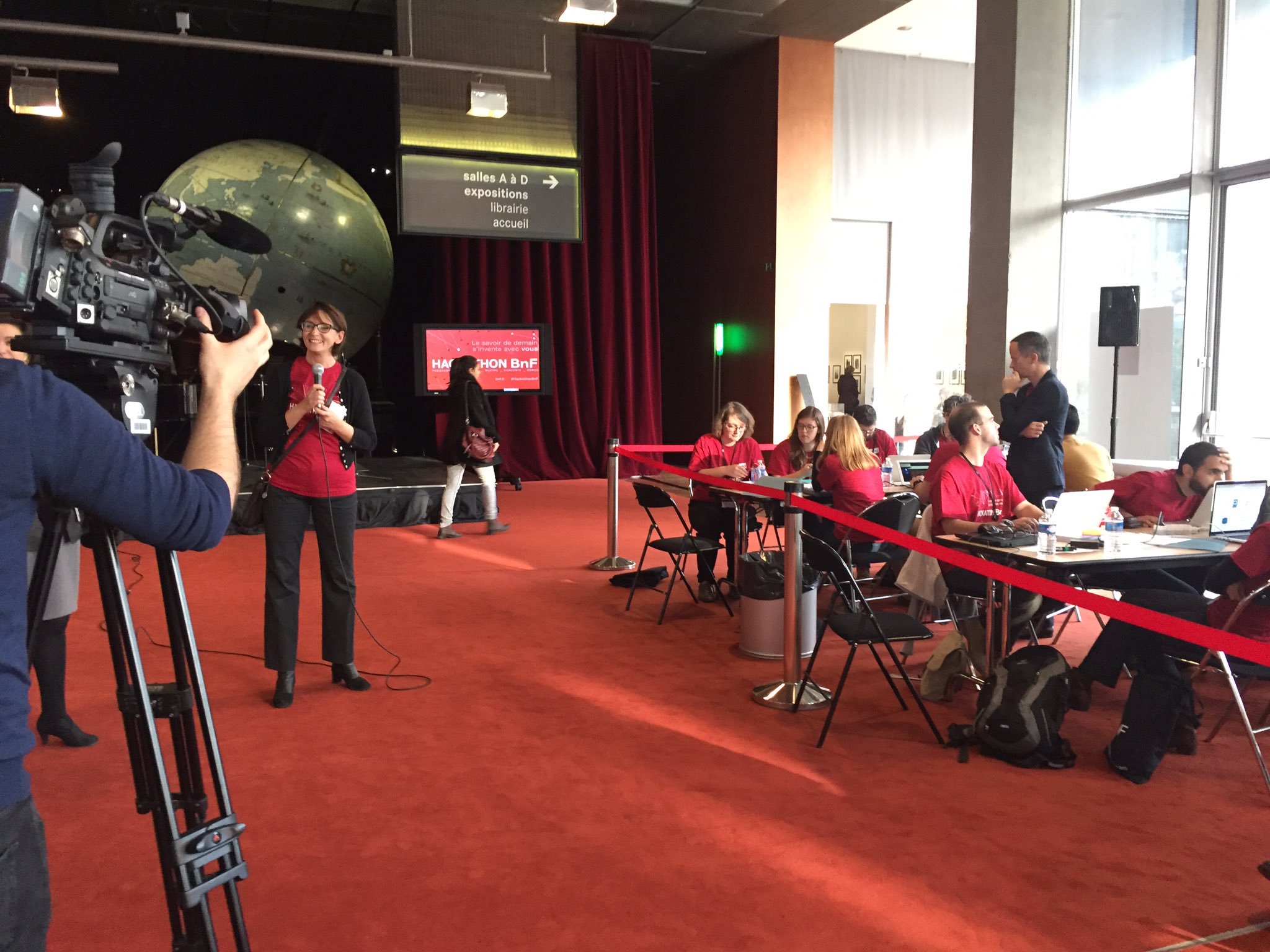 L. Engel rappelle que le  #hackathonBnf prend place dans le cadre de la #semaineIP avec le soutien @sg_map @TechShopLM https://t.co/vDiwHViIxt