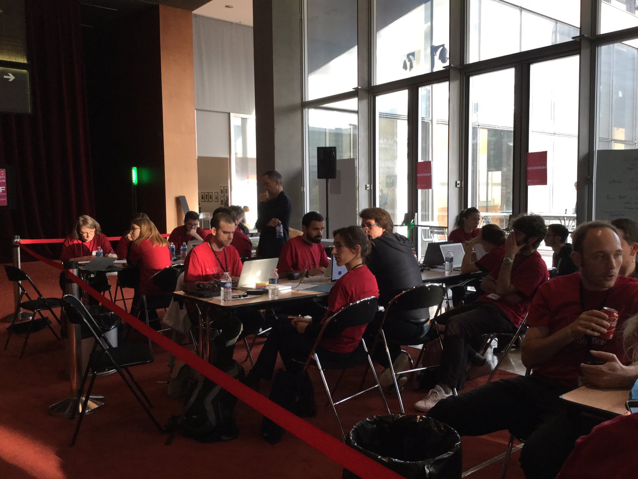 Le #hackathonBnF c'est aussi en ligne ici : https://t.co/kEmJ6vnVe3 https://t.co/R6ZDnQuiZy