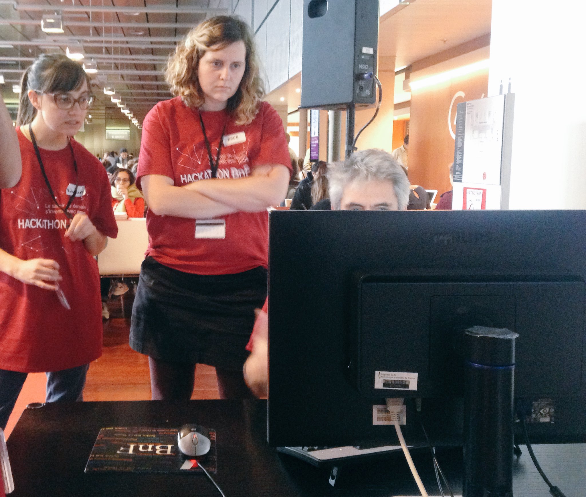 Heureusement que les experts de la @laBnF sont là pour nous aider ! 
#hackathonBnF https://t.co/LrE9n8AAAa