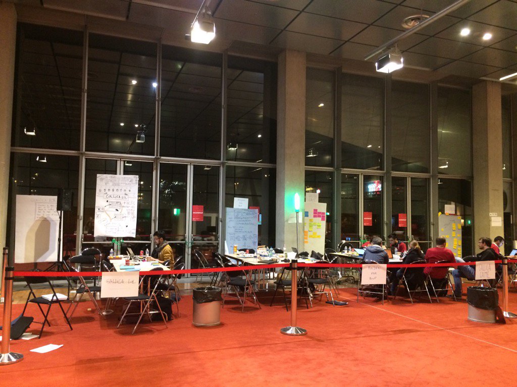 #hackathonBnF 22:22 seuls les hackathoniens sont dans la place ! https://t.co/EAnHLEfZFK