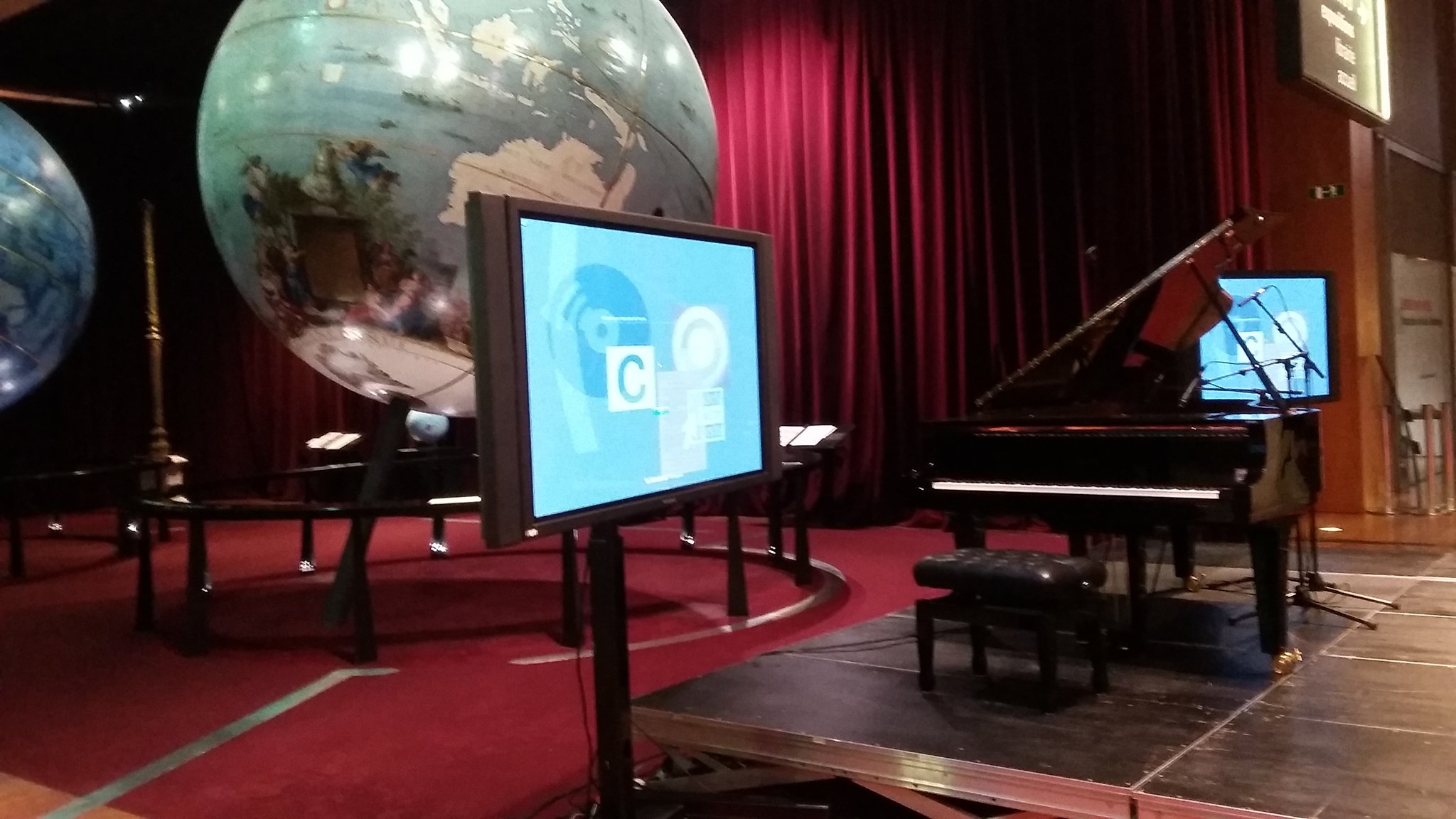 C'est parti pour un concert de musiques de @GallicaBnF dans le cadre du #hackathonBnF dans le hall des globes @laBnF https://t.co/taAiwmiQcO