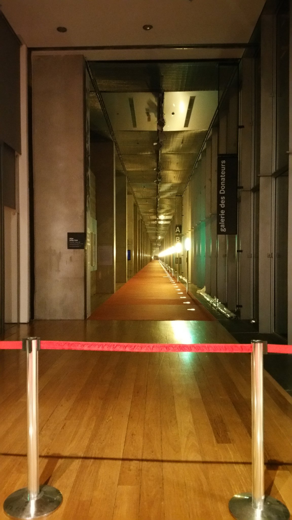 la bibliothèque, la nuit, disais-je #HackathonBnF https://t.co/LPLhWuMz6h