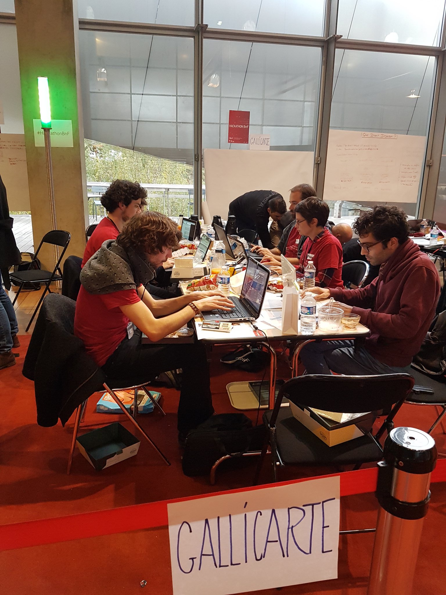 Déjeuner studieux... à  moins de 2h de la fin du #HackathonBnF ! https://t.co/AZASONaMZI