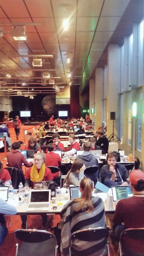 La nuit a été courte pour les participants du #hackathonBnF, ça baille ;) courage, dernières heures avant le rendu @laBnF https://t.co/4WTmznsBF4