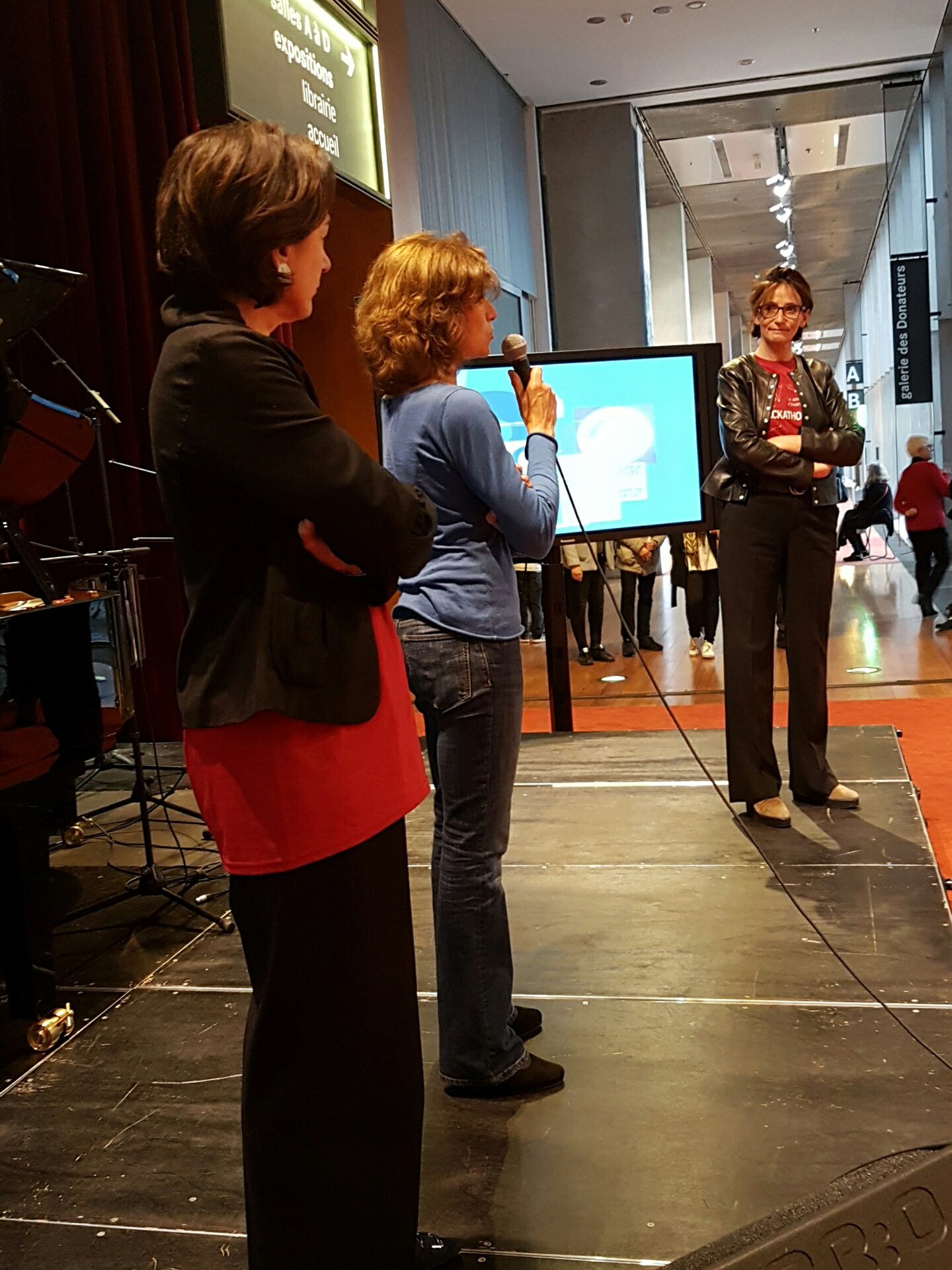 Laure de la Bretèche @sg_map prend la parole juste avant la remise du prix #hackathonBnF https://t.co/ZnrFphKaM4